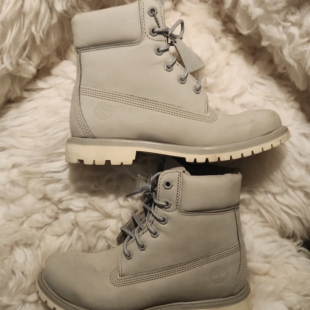 Timberland 6" Boots Womens (8) - Picture 6 of 14